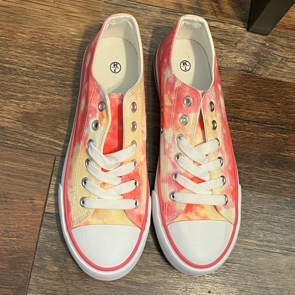 💜BRAND NEW TIE DYE SNEAKERS SIZE 7💜